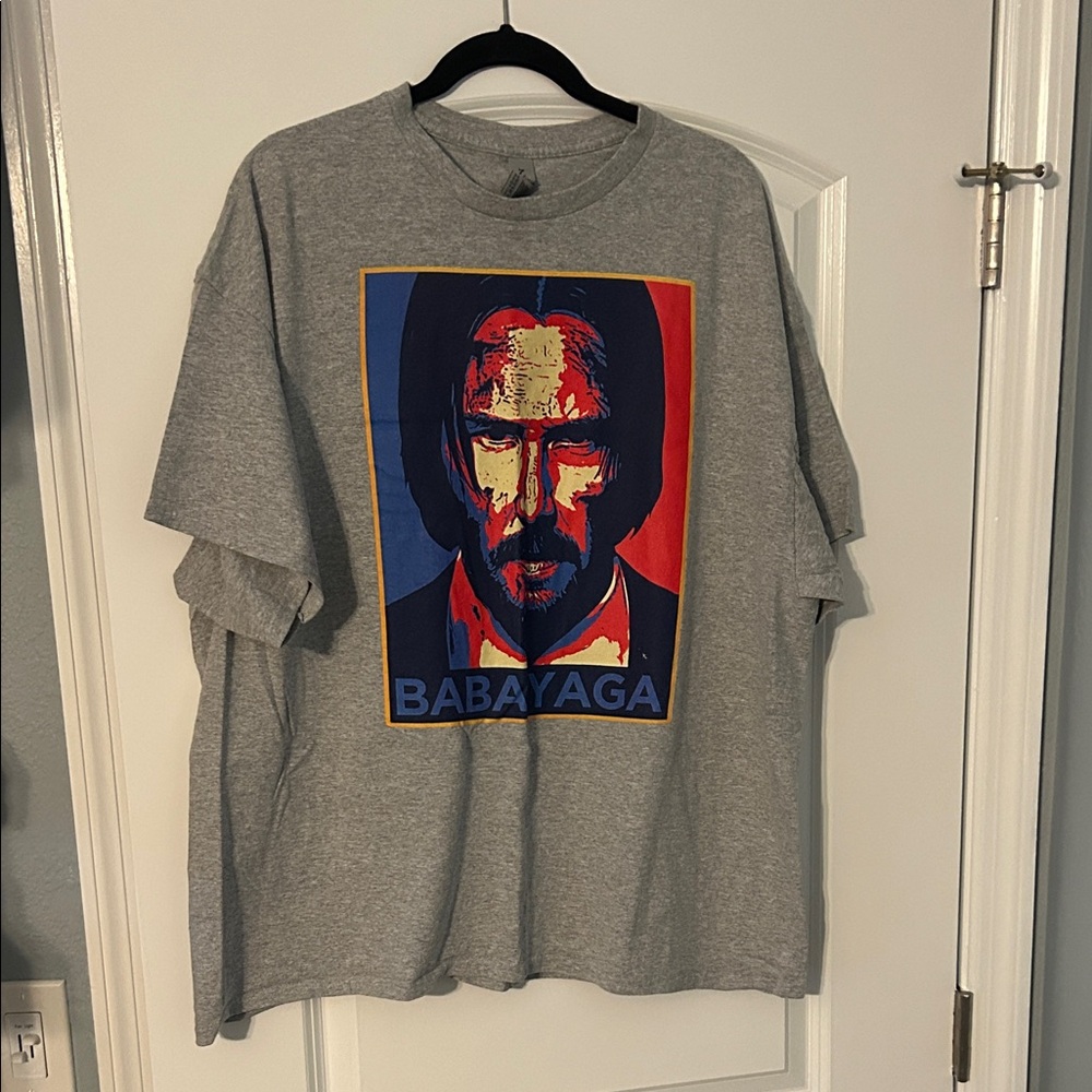 Gildan Men’s Graphic T-Shirt 2XL – Heather Gray – “BABA YAGA” Pop-Art Print